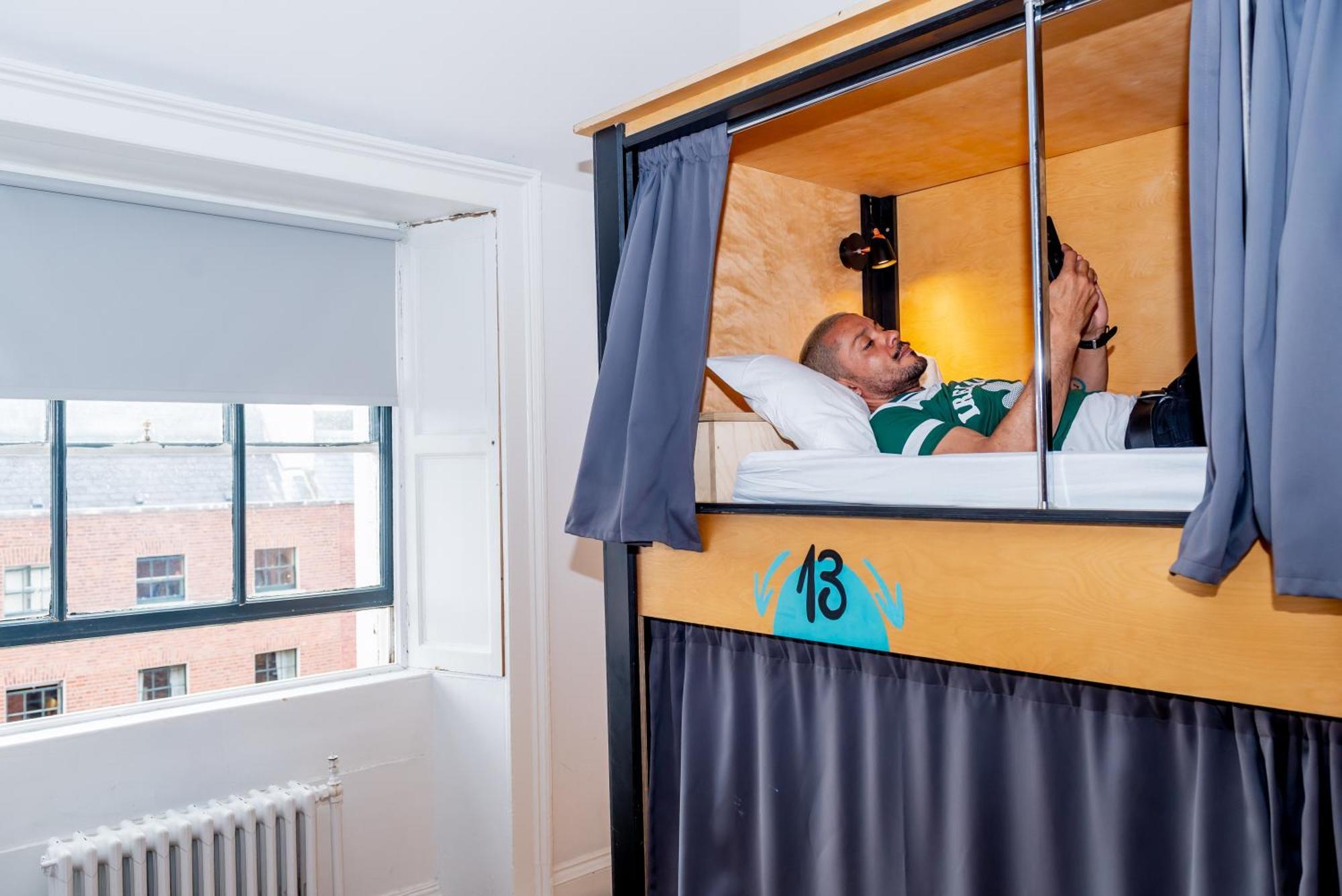Leevin Hostel George Дублин Экстерьер фото