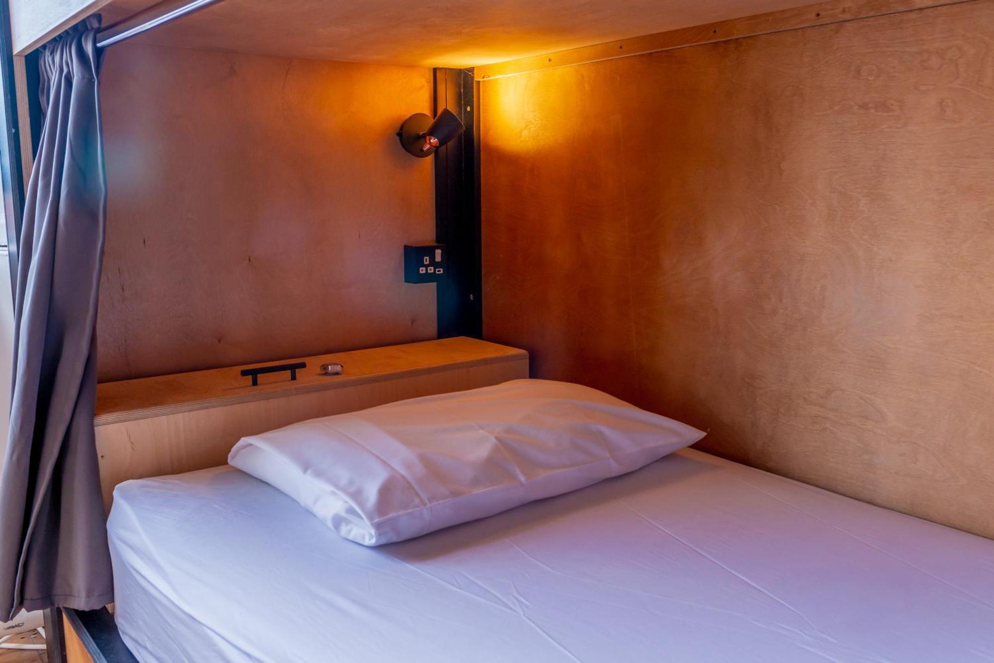 Leevin Hostel George Дублин Экстерьер фото
