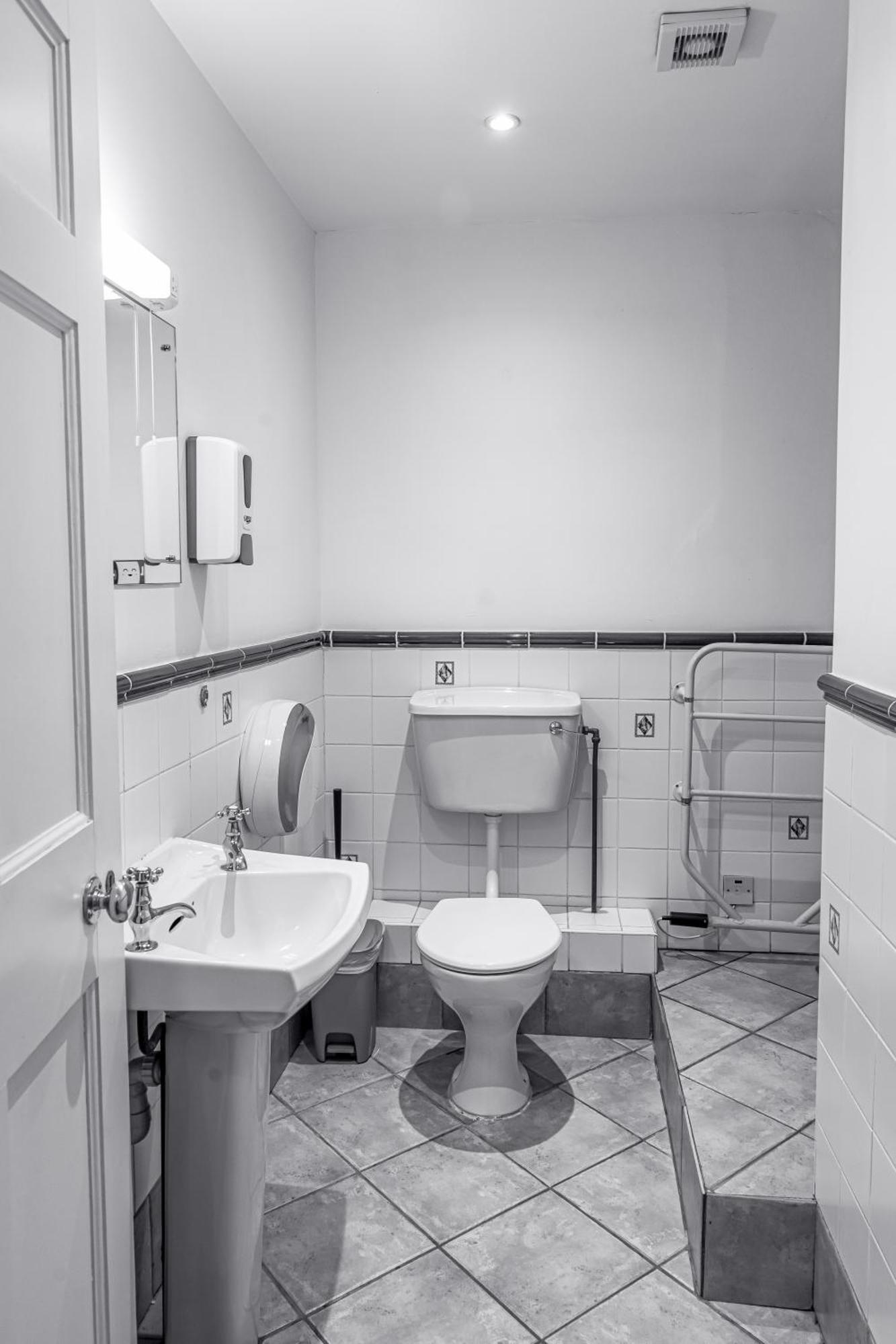 Leevin Hostel George Дублин Экстерьер фото