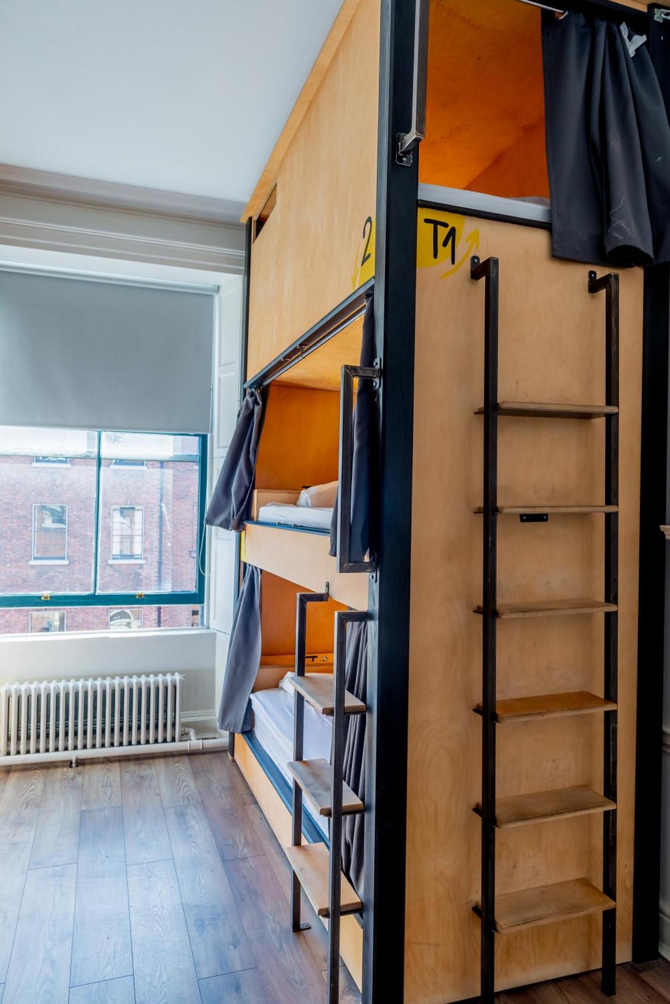 Leevin Hostel George Дублин Экстерьер фото