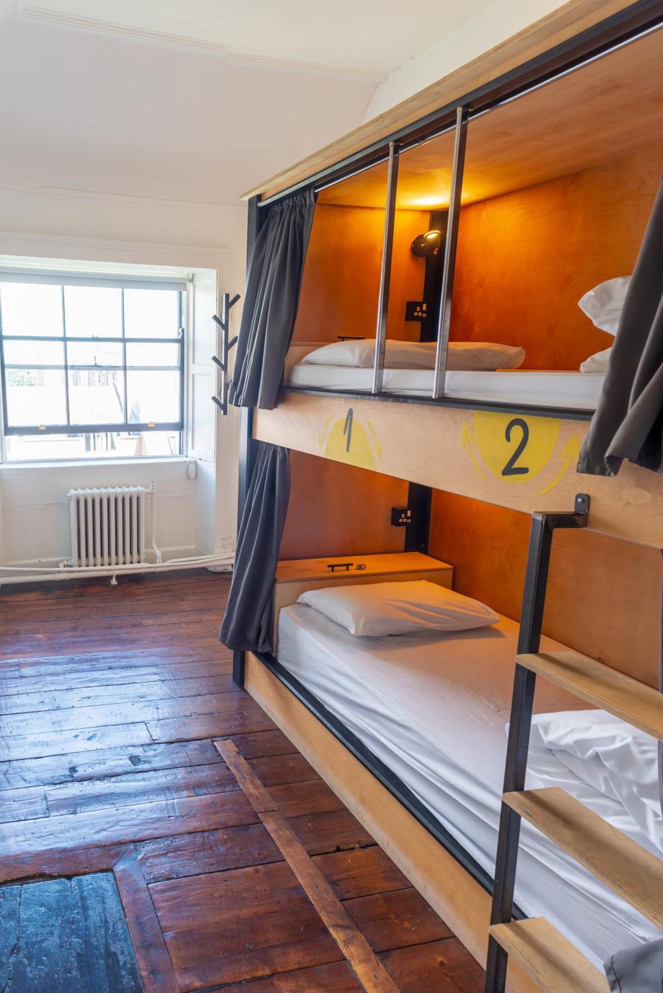 Leevin Hostel George Дублин Экстерьер фото