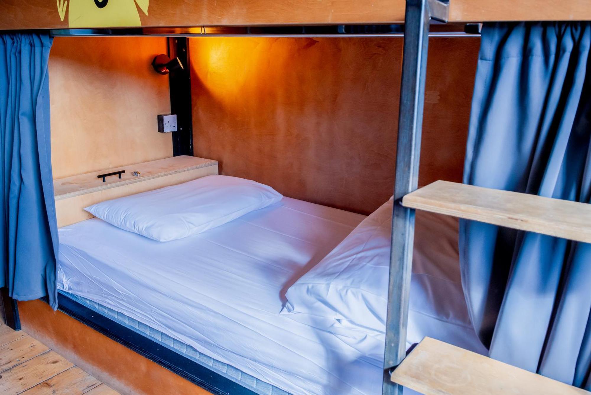 Leevin Hostel George Дублин Экстерьер фото