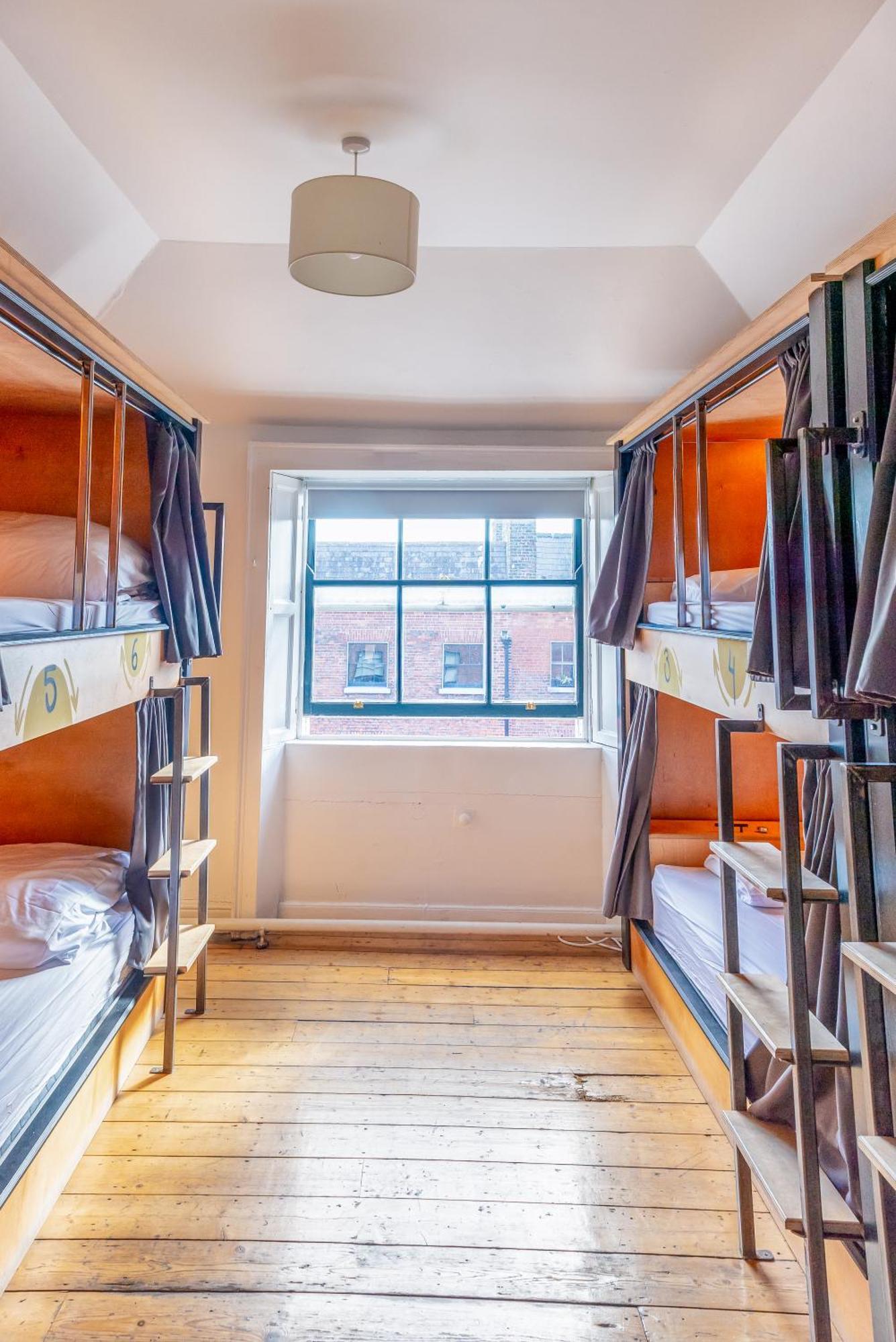 Leevin Hostel George Дублин Экстерьер фото