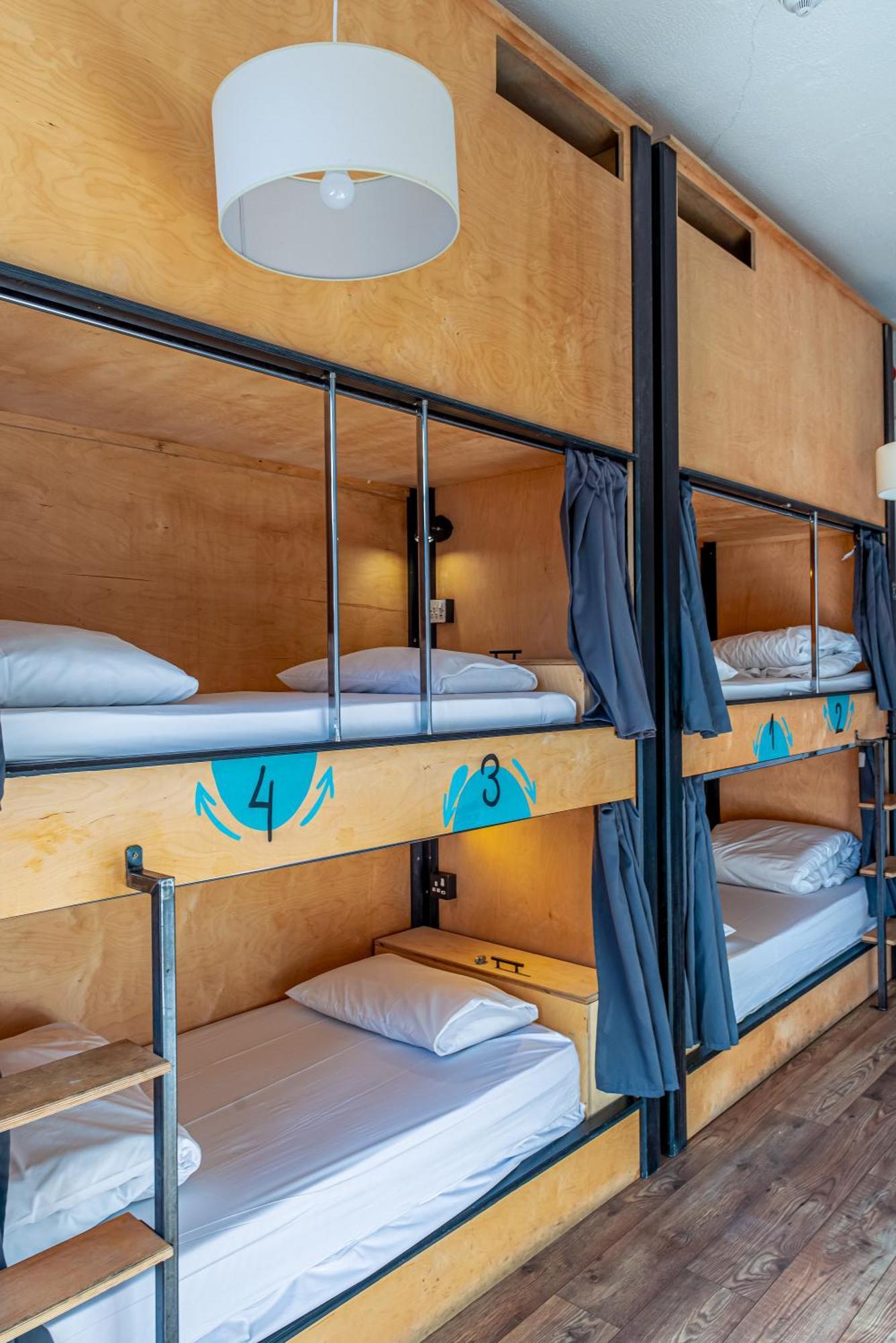 Leevin Hostel George Дублин Экстерьер фото
