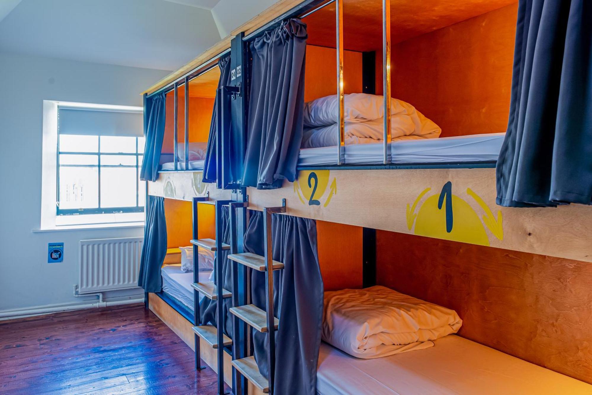 Leevin Hostel George Дублин Экстерьер фото